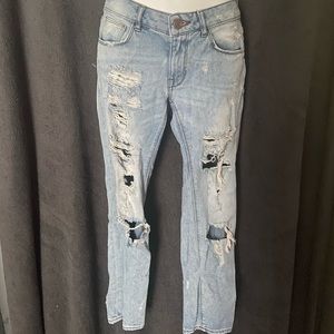 Boyfriend distressed Capri jeans